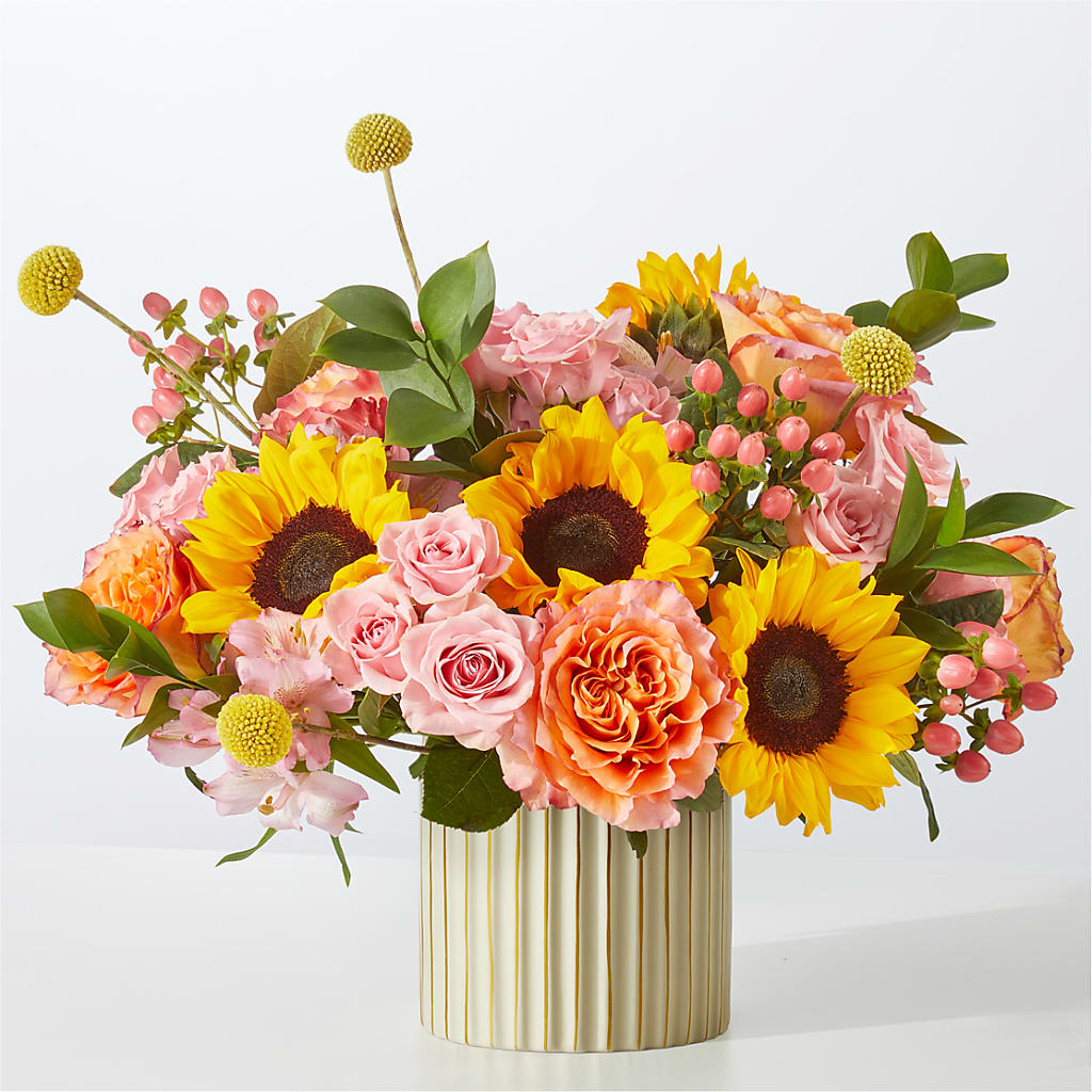 Sun's Out Bouquet – PETERSEN & TIETZ FLORISTS & GREENHOUSES, Waterloo IA