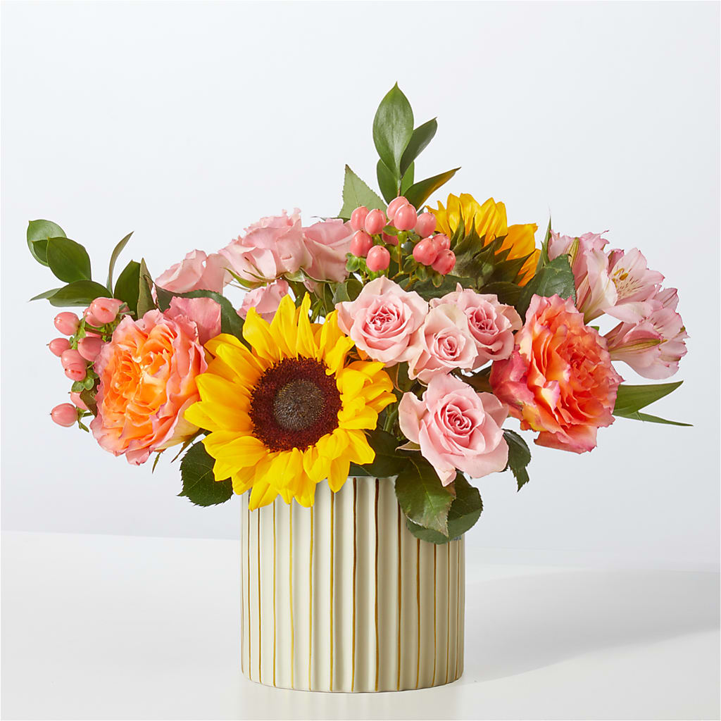 Sun's Out Bouquet – PETERSEN & TIETZ FLORISTS & GREENHOUSES, Waterloo IA