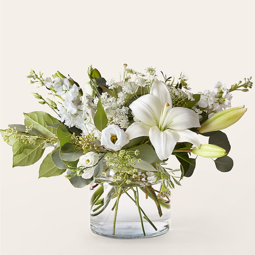 Alluring Elegance Bouquet – PETERSEN & TIETZ FLORISTS & GREENHOUSES, Waterloo IA