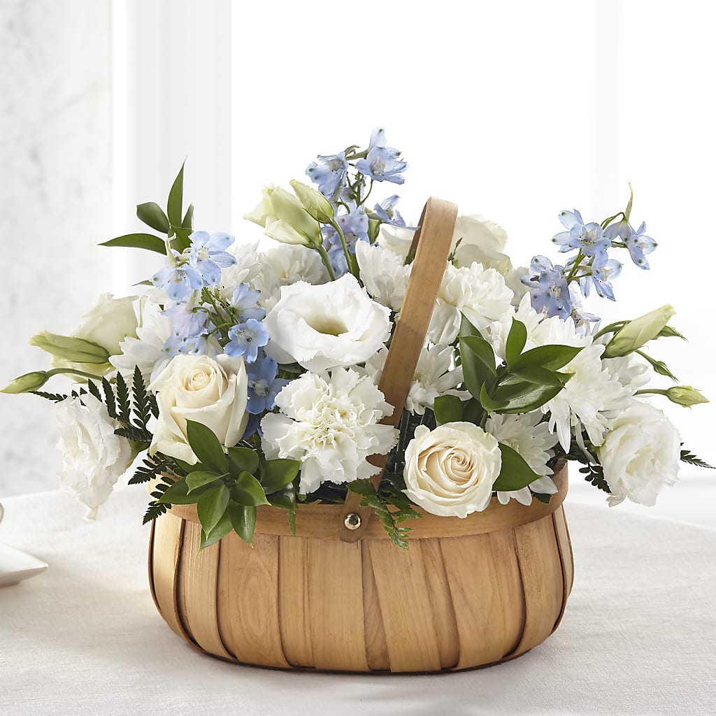 Sincerely Heartfelt Basket – PETERSEN & TIETZ FLORISTS & GREENHOUSES, Waterloo IA
