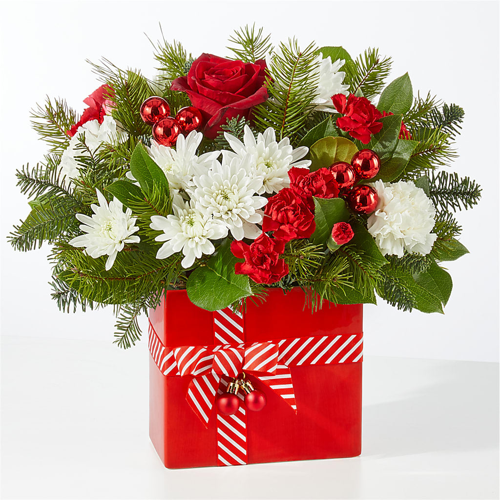 Presents Under the Tree Bouquet – PETERSEN & TIETZ FLORISTS & GREENHOUSES, Waterloo IA