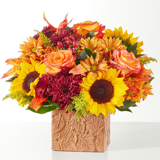 The Outdoors Bouquet – PETERSEN & TIETZ FLORISTS & GREENHOUSES, Waterloo IA