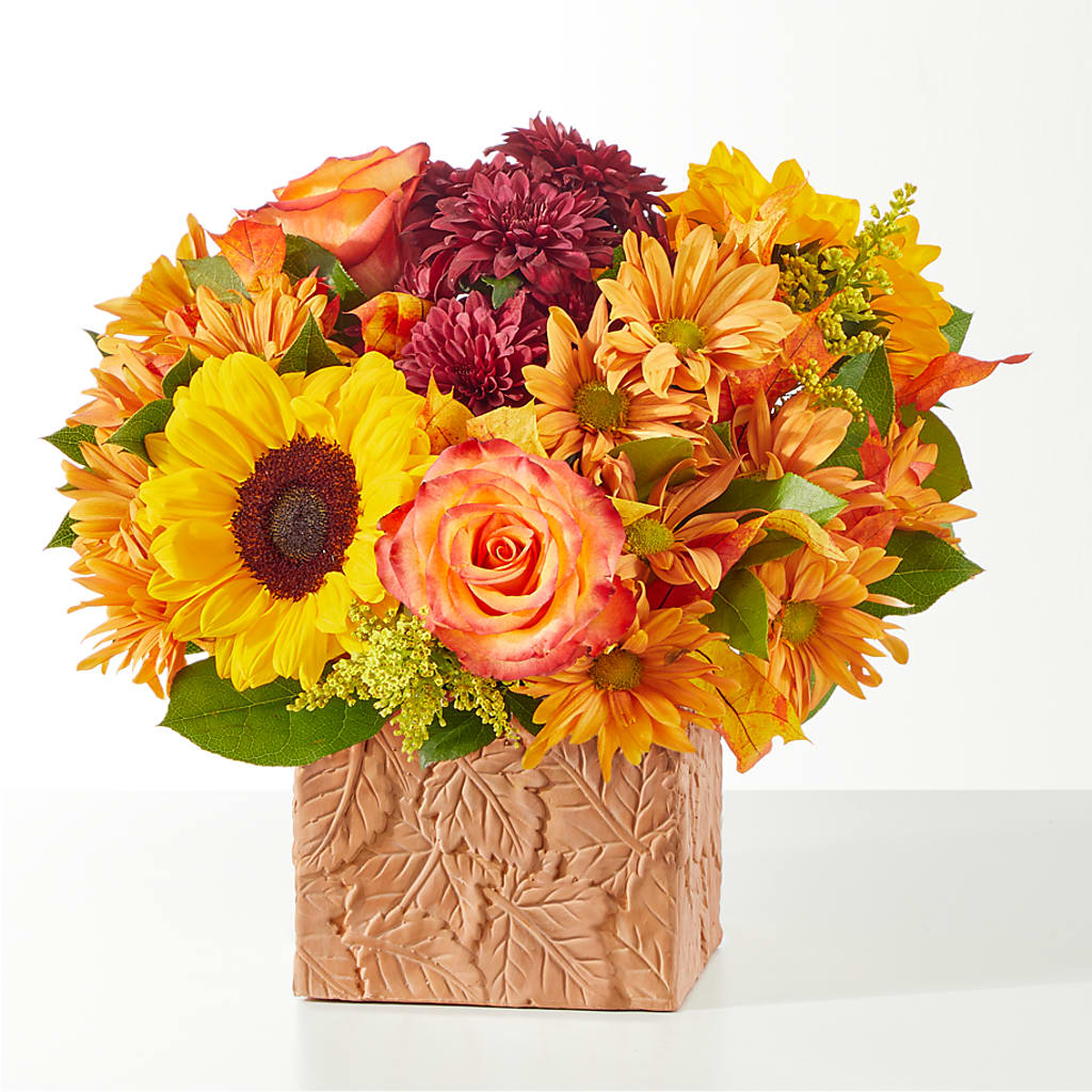 The Outdoors Bouquet – PETERSEN & TIETZ FLORISTS & GREENHOUSES, Waterloo IA
