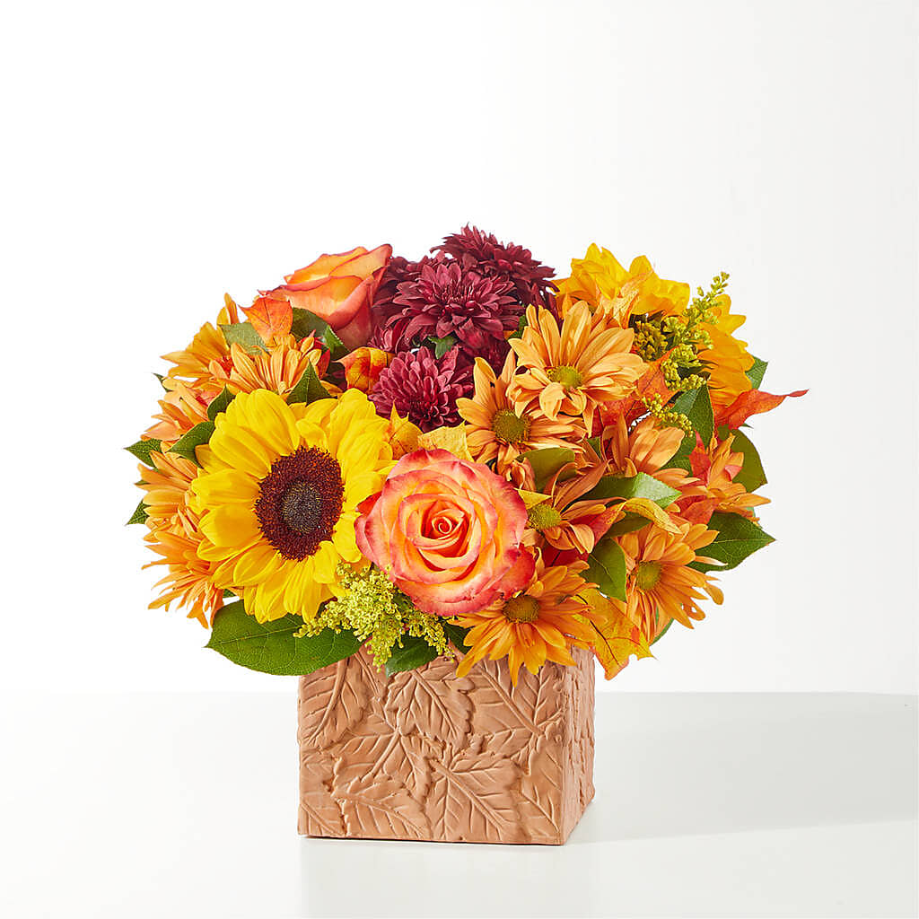 The Outdoors Bouquet – PETERSEN & TIETZ FLORISTS & GREENHOUSES, Waterloo IA