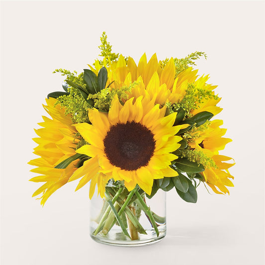 Beaming Sunflower Bouquet – PETERSEN & TIETZ FLORISTS & GREENHOUSES, Waterloo IA