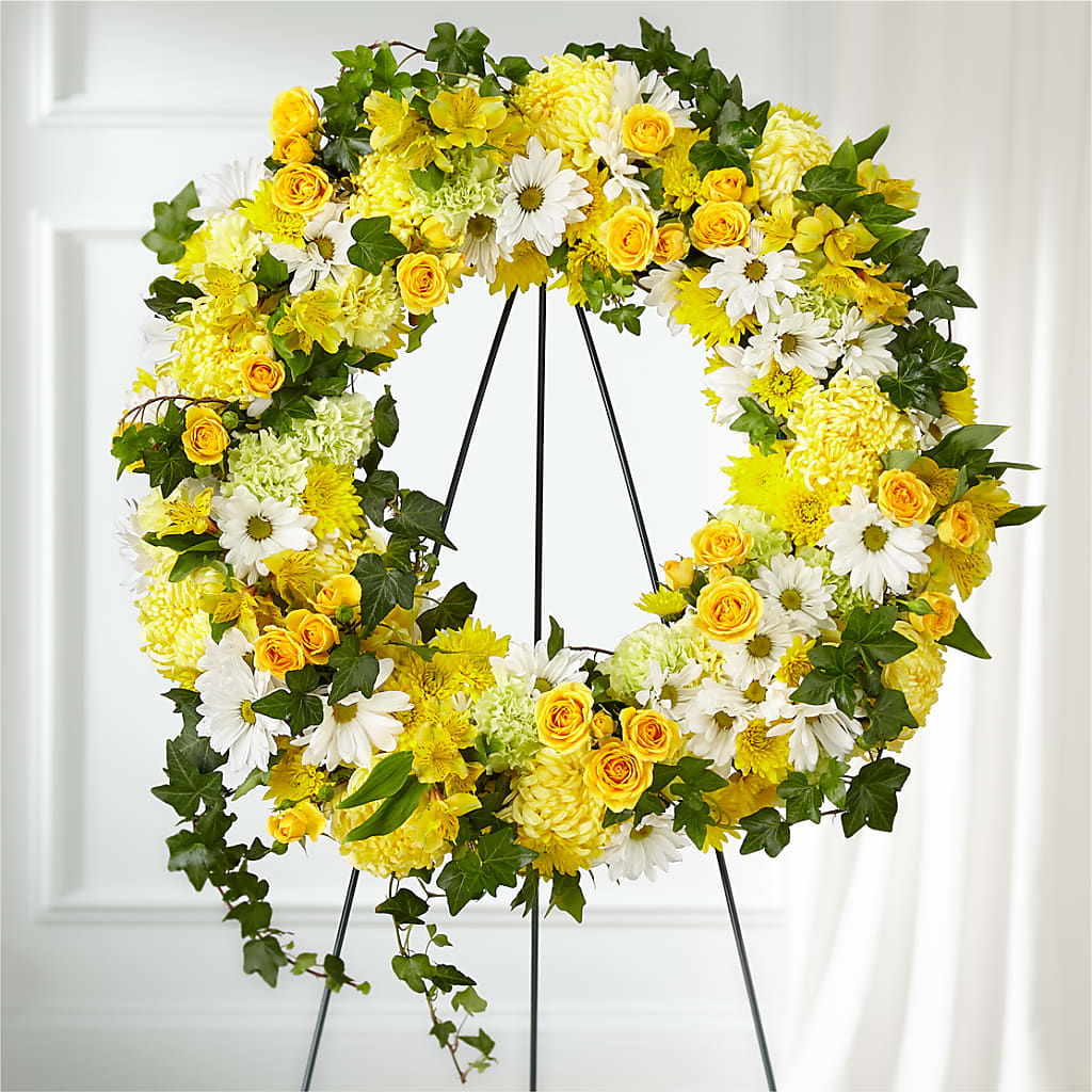 Golden Remembrance Wreath – PETERSEN & TIETZ FLORISTS & GREENHOUSES, Waterloo IA