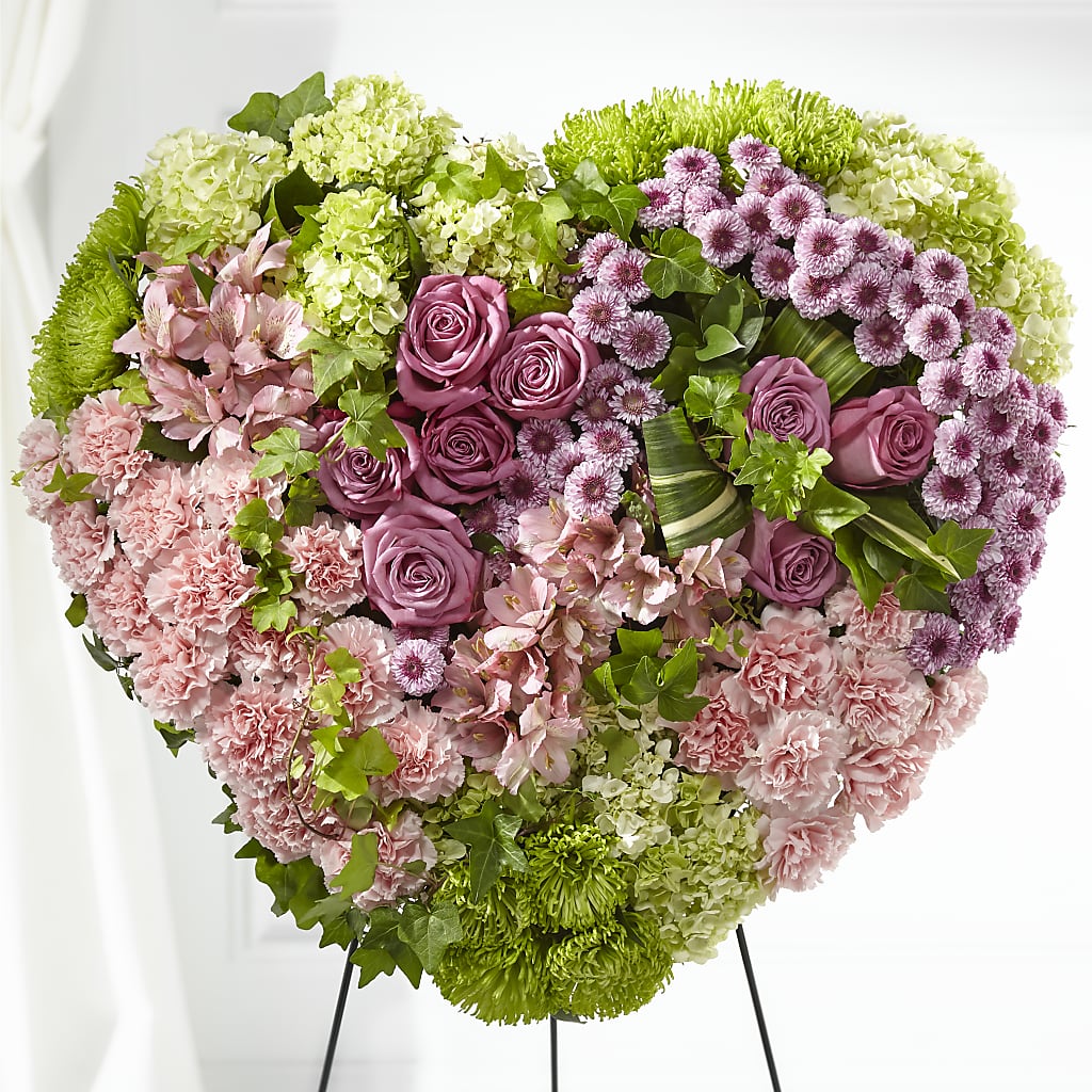 Heartwarming Standing Heart – PETERSEN & TIETZ FLORISTS & GREENHOUSES, Waterloo IA