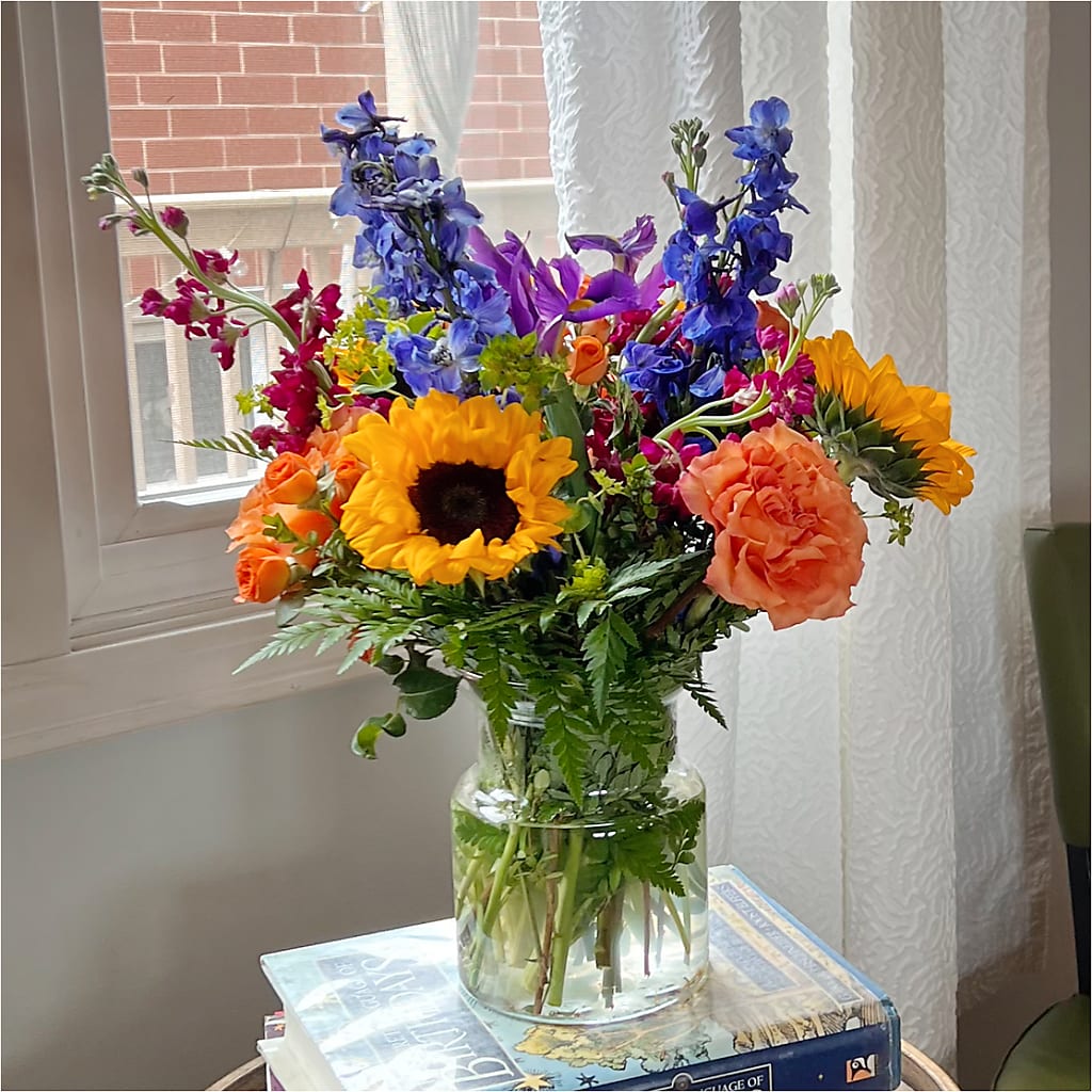 Rays of Life Bouquet – PETERSEN & TIETZ FLORISTS & GREENHOUSES, Waterloo IA