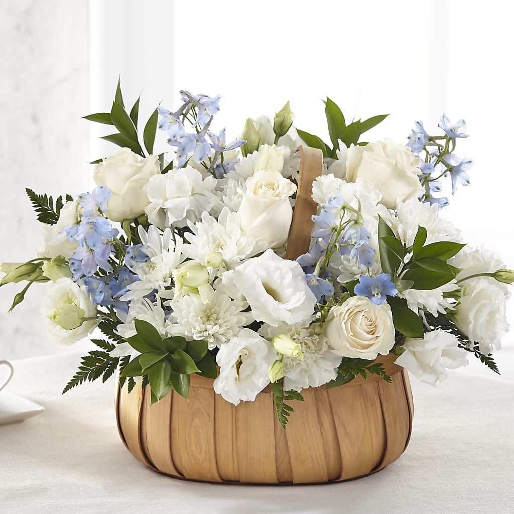 Sincerely Heartfelt Basket – PETERSEN & TIETZ FLORISTS & GREENHOUSES, Waterloo IA