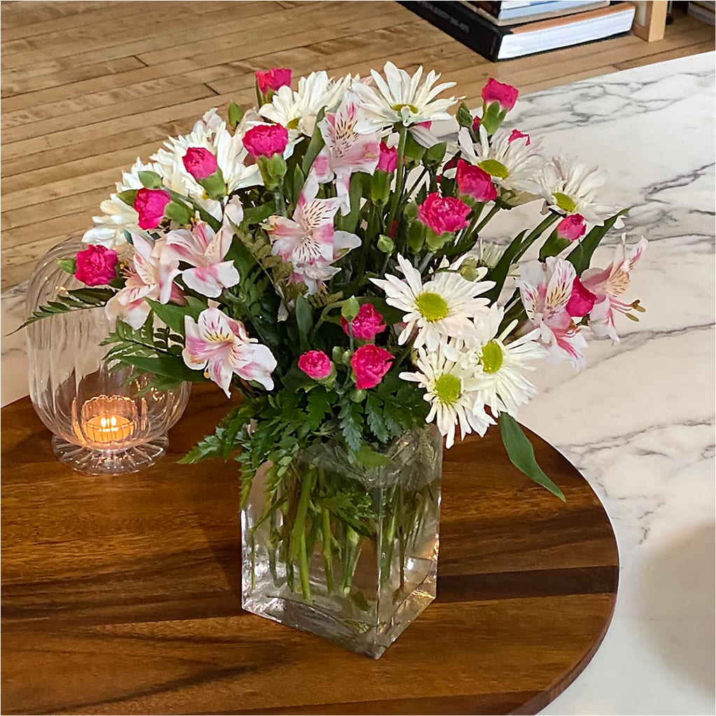 Sweet Surprises® Bouquet – PETERSEN & TIETZ FLORISTS & GREENHOUSES, Waterloo IA