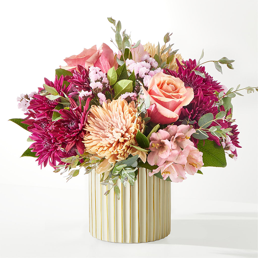 Berry Cobbler Bouquet with Ivory Vase – PETERSEN & TIETZ FLORISTS & GREENHOUSES, Waterloo IA