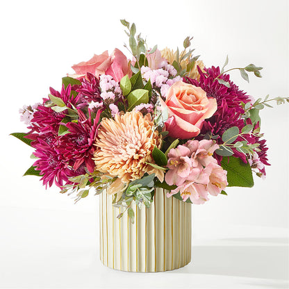 Berry Cobbler Bouquet with Ivory Vase – PETERSEN & TIETZ FLORISTS & GREENHOUSES, Waterloo IA