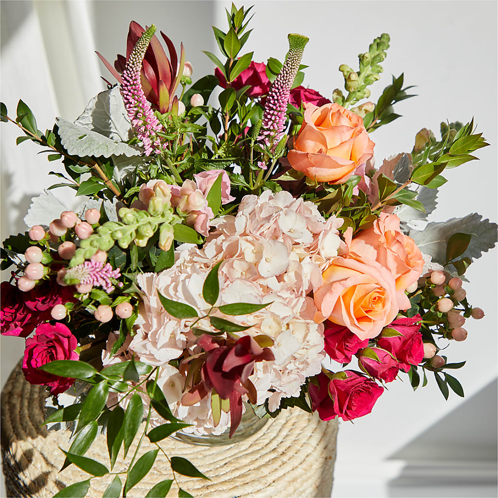 Glitz & Glam Bouquet – PETERSEN & TIETZ FLORISTS & GREENHOUSES, Waterloo IA